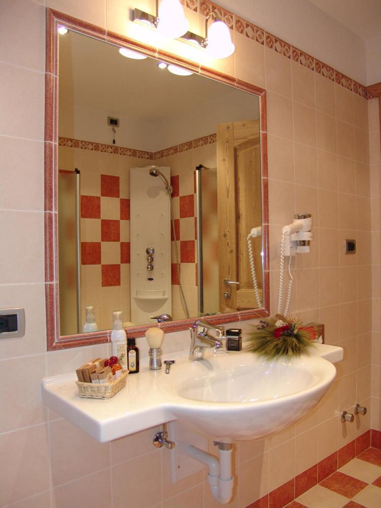Jolly B&B - Affittacamere Dimaro Exterior foto